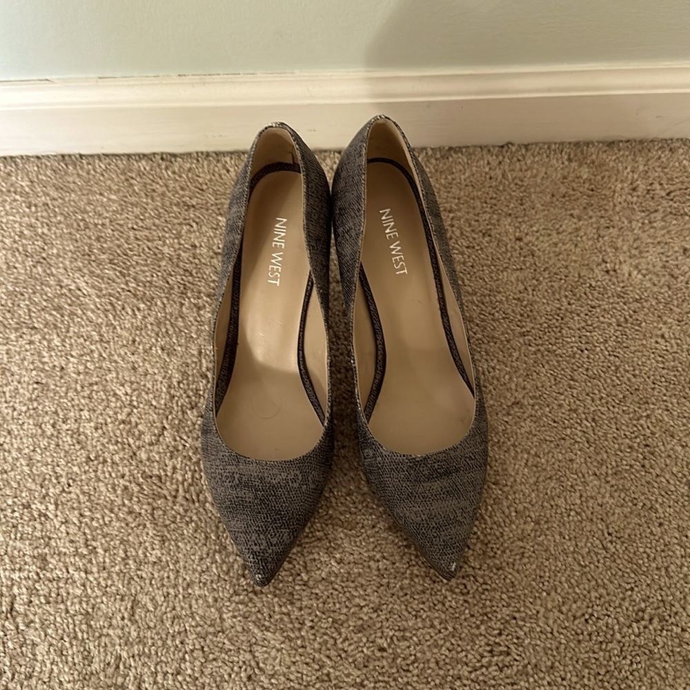 Grey Pointed Toe Pumps • Nine West